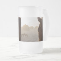 Regard sur le verre glacé Mug de bière