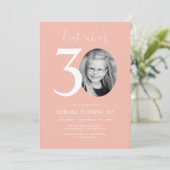 Regardez qui a 30 ans | Invitation rose 30e annive (Debout devant)