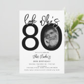 Regardez qui a 80 ans | Invitation photo pour 80e (Debout devant)