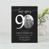Regardez qui a 90 ans | Invitation d'anniversaire (Debout devant)