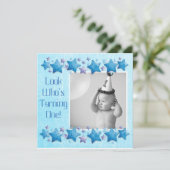 Regardez qui tourne 1, première invitation d'anniv (Debout devant)