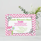 Regardez Whooo's One ! Invitation de Owl First Bir (Debout devant)