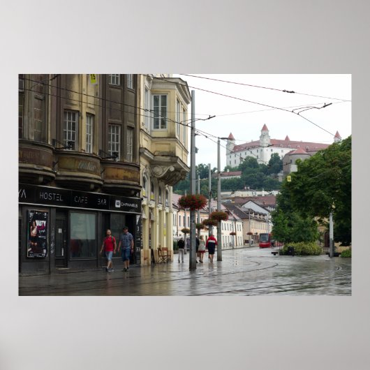 Regenachtige dag in de oude stad poster (Voorkant)