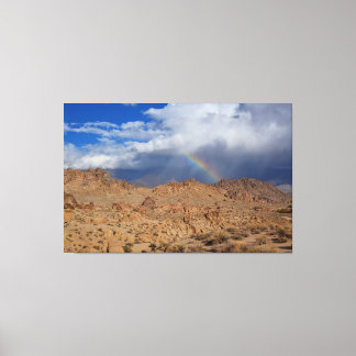Regenboog boven Alabama Hills Canvas Afdruk