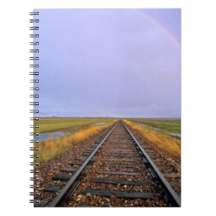 Regenboog boven spoorrails bij Fairfield Notitieboek