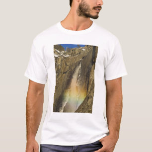 Regenboog boven Yosemite Falls in Yosemite T-shirt