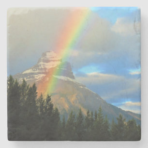 Regenboog en stormwolken boven besneeuwde Canadese Stenen Onderzetter