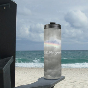 Regenboog in Storm Clouds Sky Grey Thermosbeker