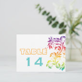 Regenboog kleuren scroll blad trouwtafel nummer briefkaart (Staand voorkant)