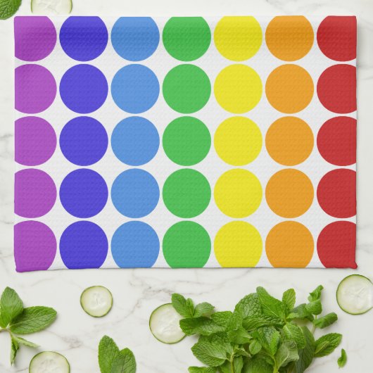 Regenboog stippen cirkels kleurrijk op wit theedoek (Gevouwen)