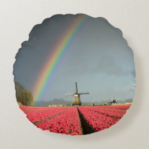 Regenboog, tulpen en rondkussens voor de windmolen rond kussen