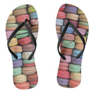 Regenboog van gestapelde Franse Macaron Cookies Teenslippers
