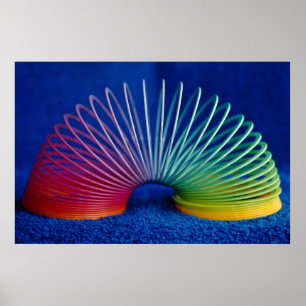 Regenboogkleurige slinkachtige speelgoed poster