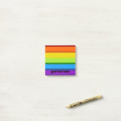 Regenboogstrips met meerkleurige lijnen post-it® notes (Op bureau)