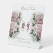 Regency Bridgerton Pink Roses Cameo Open Bar Reclamebord Met Voetstuk (Voorkant)