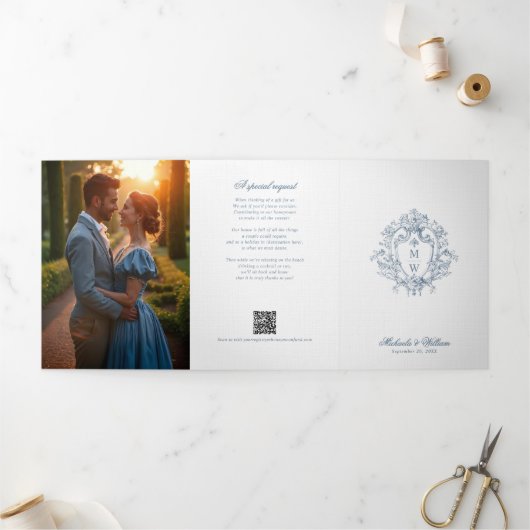 Regency Monogram Crest Foto Huwelijk Drieluik Uitnodiging (Buitenkant)