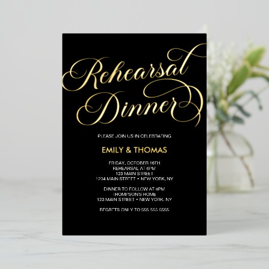 Rehearsal dinner Elegant Foil Invitation (Debout devant)
