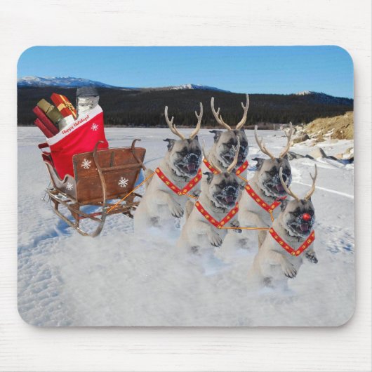 Reindeer Pugs Pulling Santa's Sleigh Mousepad Muismat (Voorkant)