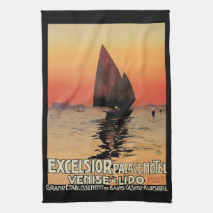 Reis naar het verleden, boten bij Excelsior Palace Theedoek