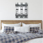 Reis | Zwart-wit  gebouw in Parijs Canvas Afdruk (Insitu (Slaapkamer))