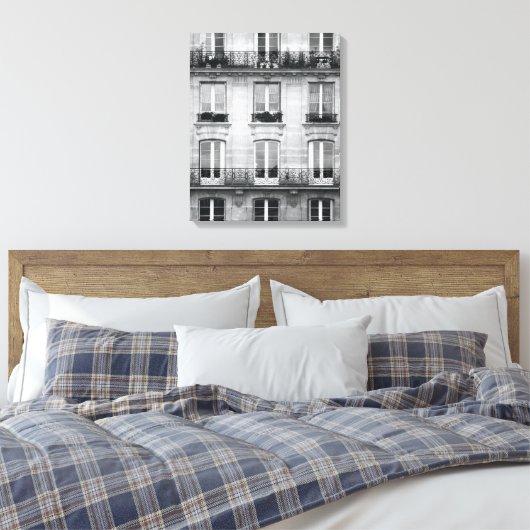 Reis | Zwart-wit  gebouw in Parijs Canvas Afdruk (Insitu (Slaapkamer))