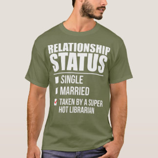 Relatie status overgenomen superhete librarian t-shirt