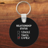 Relationship Status Single Taken Gamer  Sleutelhanger (Voorkant)