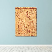 Relief waarmee de dienaar een eerbewijs aan de canvas afdruk (Insitu (Houten vloer))