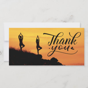 Remerciements Les femmes de Yoga sont sur la falaise carte de re