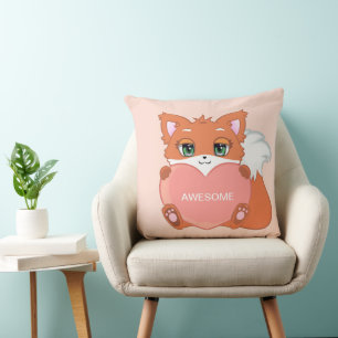 Renard mignon sur un coussin décoratif rose corail
