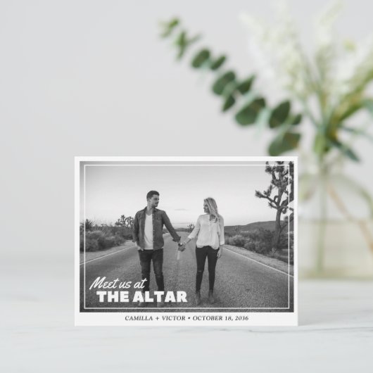Rencontrez-nous à l'autel Carte postale de mise en (Debout devant)