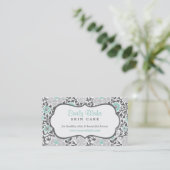 Rendez-vous avec le Gray and Aqua Floral Damask (Debout devant)