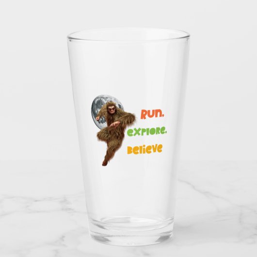 Rennen, verkennen, geloven grappige Bigfoot Glas (Voorkant)