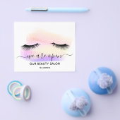 Reopenend schoonheidssalon licht wit zweeft pastel flyer (Enkel)