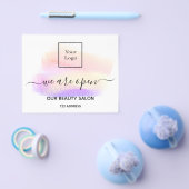 Reopenend schoonheidssalon licht wit zweeft pastel flyer (Enkel)