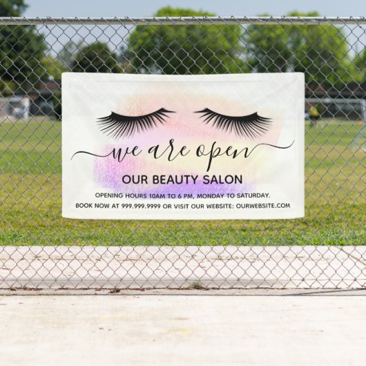 Reopenend schoonheidssalon licht wit zweeft pastel spandoek (Insitu)