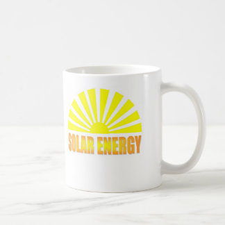 Répandez la tasse d'énergie solaire de soleil