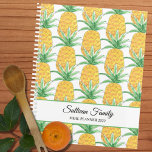 Repas personnalisé famille ananas<br><div class="desc">Ce planificateur de repas unique dispose d'un motif d'ananas aquarelle. Facilement personnalisable avec votre nom et votre année. Parce que nous créons notre propre oeuvre,  vous ne trouverez pas cette image exacte d'autres designers. Aquarelle originale © Michele Davies.</div>