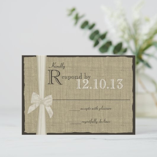 Réponse du Mariage White Bow et Burlap (Debout devant)