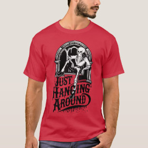 Repos Whimsical juste accroché autour de TShirt
