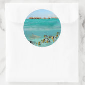 Requin chasse poissons dans lagune autocollant ron (Sac)