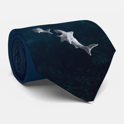 Requin d'argile après poisson cravate d'eau bleue  (Roulé)