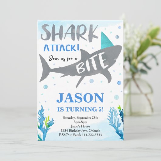 Requin sous la mer Invitation d'anniversaire (Debout devant)