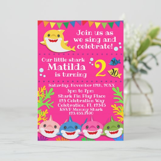 Requins rose Invitation d'anniversaire (Debout devant)