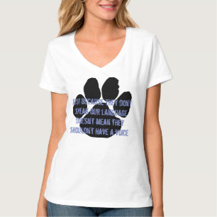 Rescued - wees hun stem V-Neck T-shirt