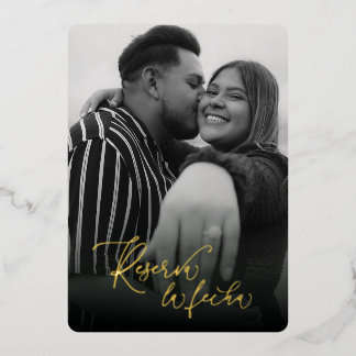 Reserva la Fecha en Moderno Blanco y Negro Folie Uitnodiging