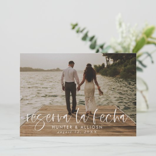 Reserva La Fecha Modern Photo Invitation (Debout devant)