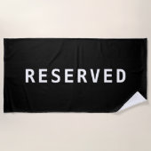 RESERVED, witte tekst op zwarte handdoek (Voorkant)