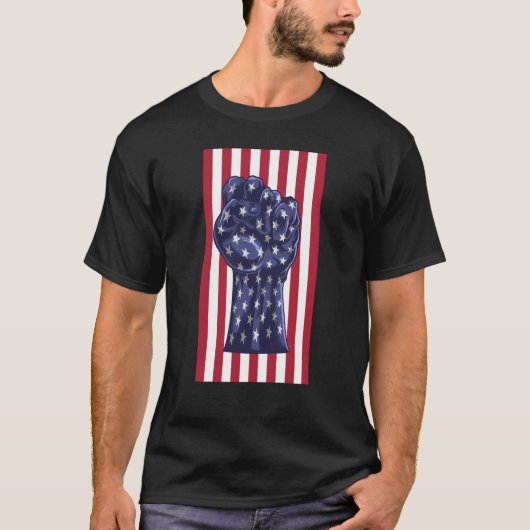 Resist Fist American Flag Activism Rise Up T-shirt (Voorkant)