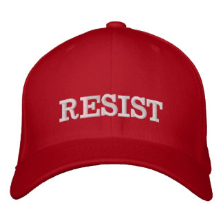 RESIST Red Pet met geborduurd Word-RESIST
